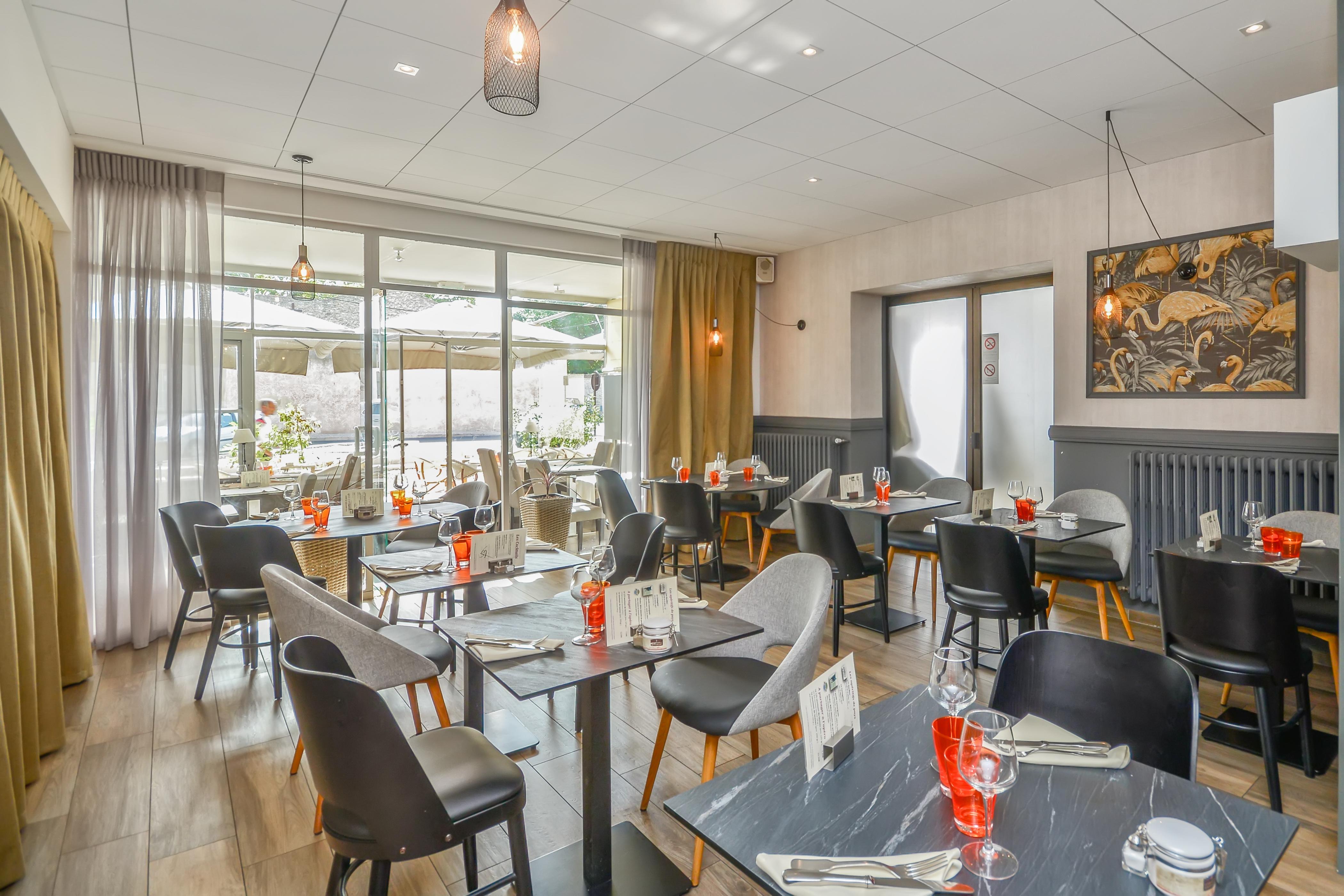 Logis Hotel Restaurant Le Cours Saint-Gilles  Exterior foto