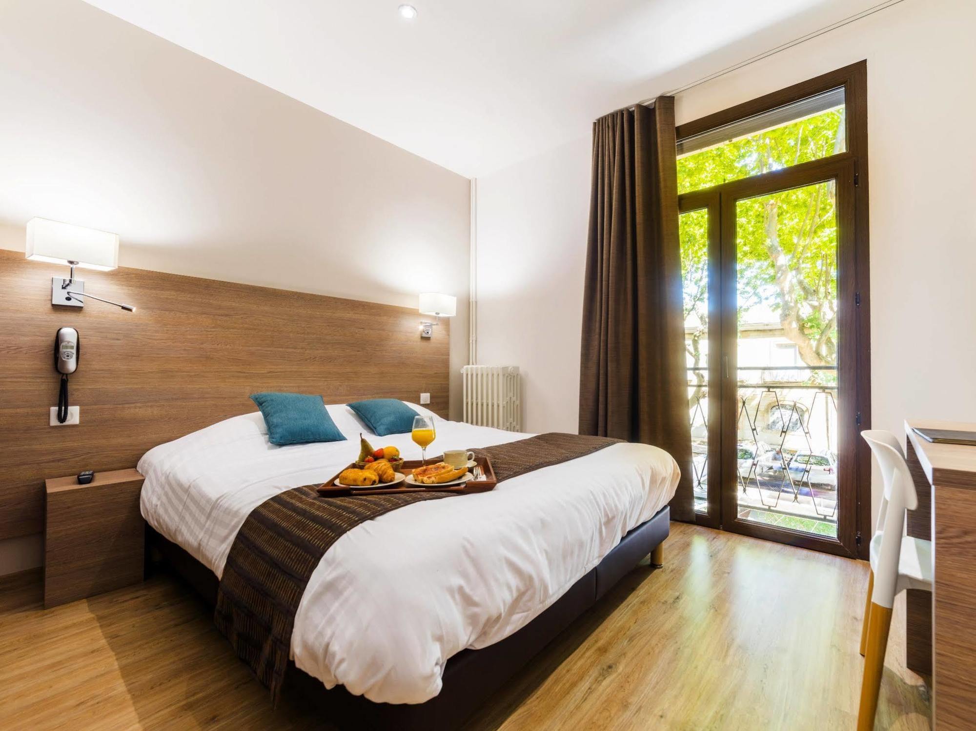 Logis Hotel Restaurant Le Cours Saint-Gilles  Exterior foto